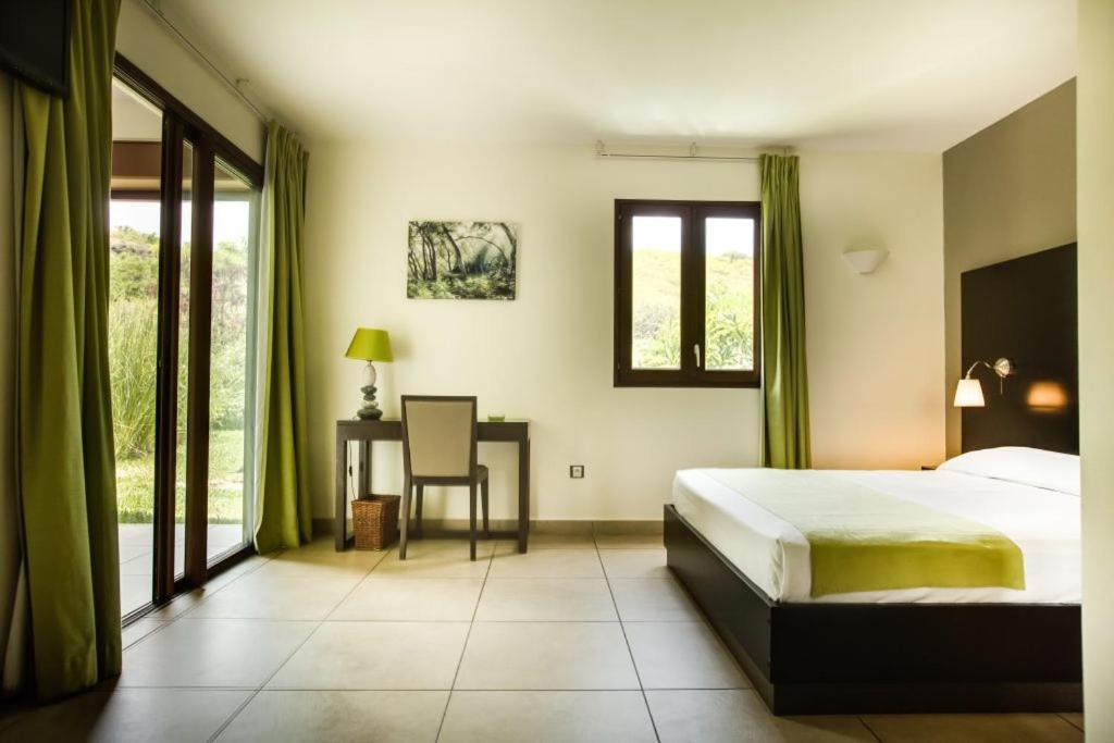Tama Hotel Saint-Gilles-les Bains Kültér fotó