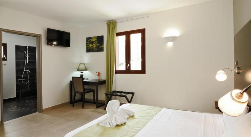 Tama Hotel Saint-Gilles-les Bains Kültér fotó