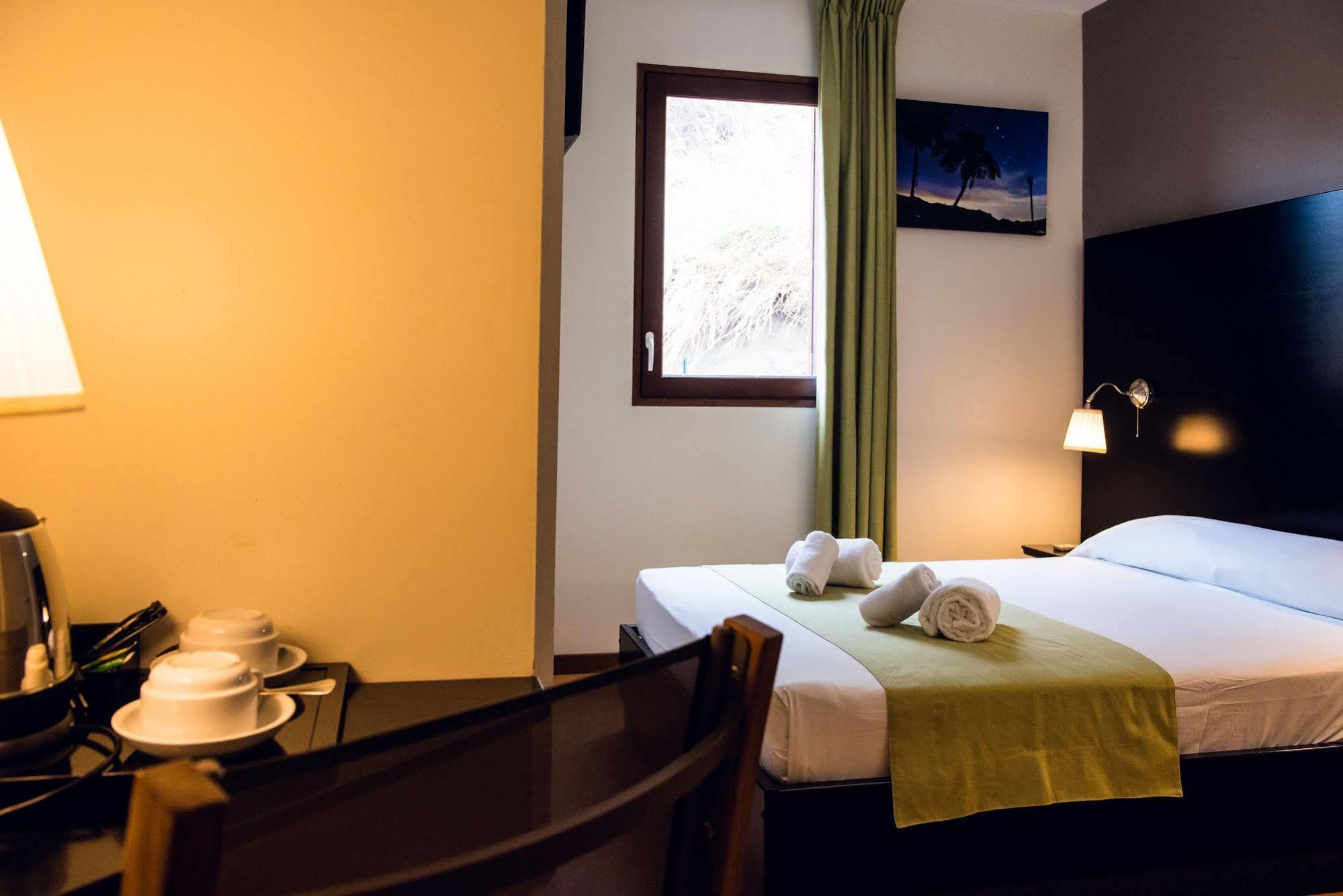 Tama Hotel Saint-Gilles-les Bains Kültér fotó